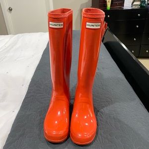 Hunter tall gloss rain boots.